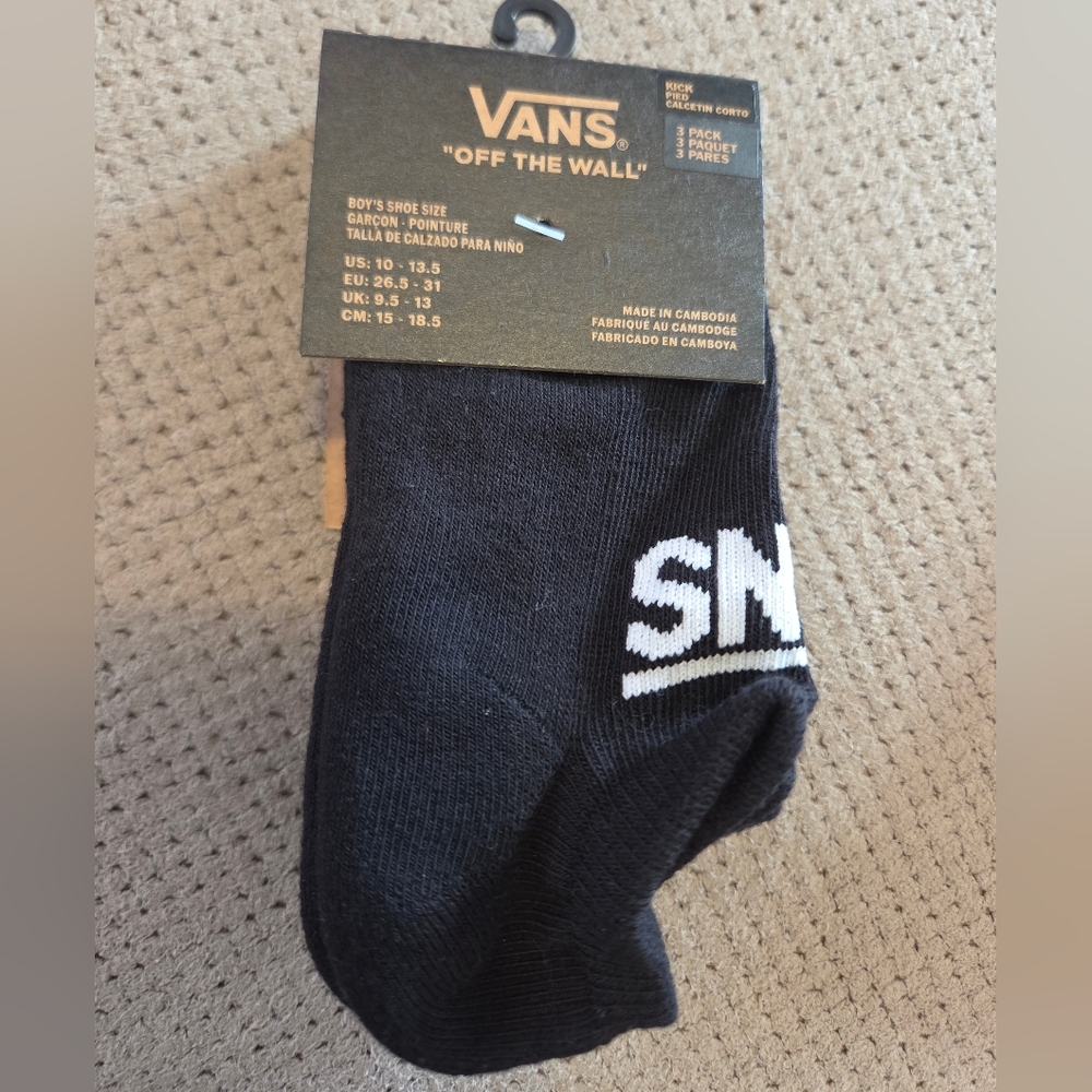 New Vans "off the wall" boys shoe size toddler us 10 - 13.5 black kick socks 3pk